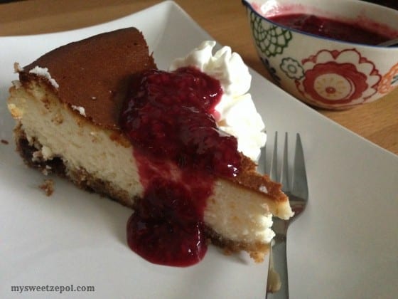 Berries-Sauce-and-Cheesecake-mysweetzepol