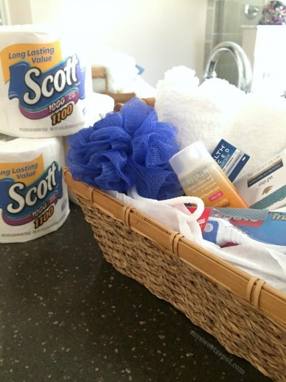 Get ready for house guests with customized bathroom essential gift baskets / #Scott100More #CollectiveBias #ad / by My Sweet Zepol - food and lifestyle blog #diy