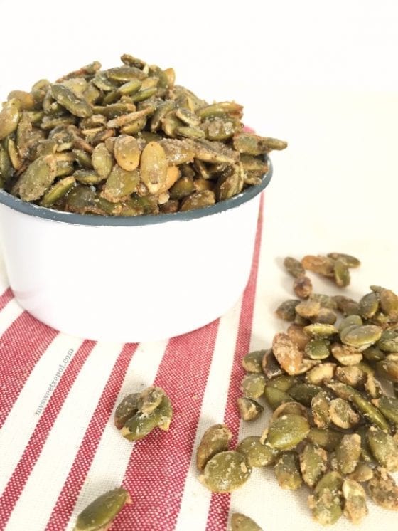 Candied Pumpkin Seeds / also known as candied pepitas, they will become your favorite Fall snack / super easy to make and can be added to granola or a trail mix / recipe by My Sweet Zepol #foodblog