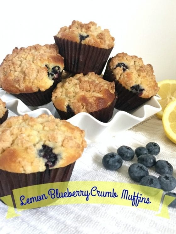 Warning! You'll want to eat them all. Lemon Blueberry Crumb Muffins, soft and moist muffins with citrus and tangy flavors. Super easy to make and perfect with a hot cup of coffee. by My Sweet Zepol / www.mysweetzepol.com / #foodblog