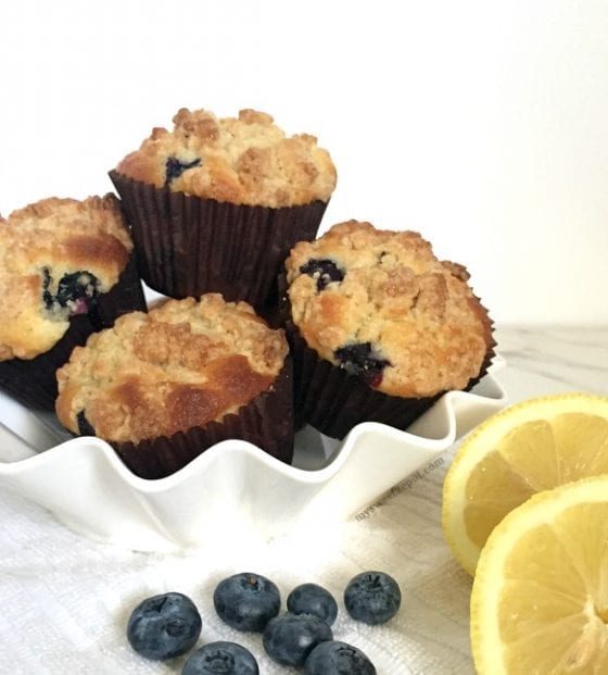 Warning! You'll want to eat them all. Lemon Blueberry Crumb Muffins, soft and moist muffins with citrus and tangy flavors. Super easy to make and perfect with a hot cup of coffee. by My Sweet Zepol / www.mysweetzepol.com / #foodblog