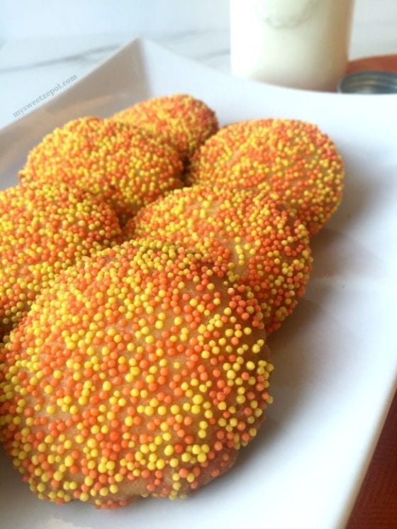 Fall inspired sprinkle "grajeas" cookies / also known as mantecaditos / perfect for any occasion and can be easily customized / recipe by My Sweet Zepol #cookies