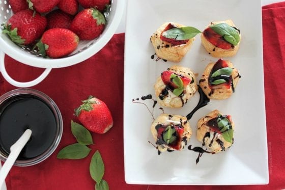 Balsamic & Brown Sugar Strawberry Canapés, makes the perfect appetizer. No one will be able to resist it! by My Sweet Zepol - food-blog - #SundaySupper #FLStrawberryd ad