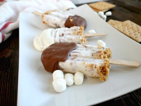 S'mores Popsicles are the best #SummerDessertWeek treat, find the recipe at mysweetzepol.com #ad