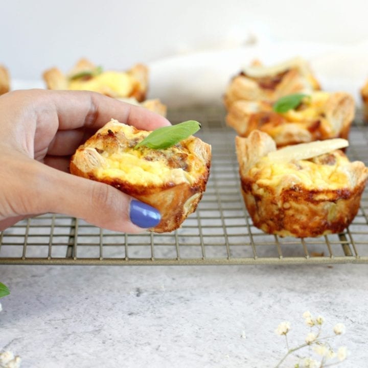 Chorizo, sausage caramelized onion mini quiche is the tastiest on-the-go breakfast for back to school season. #BackToSchoolTreats made by My Sweet Zepol