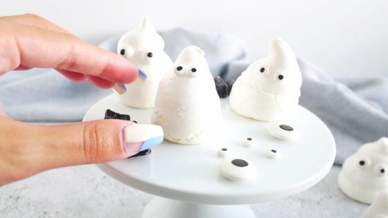meringue ghosts cookies for halloween