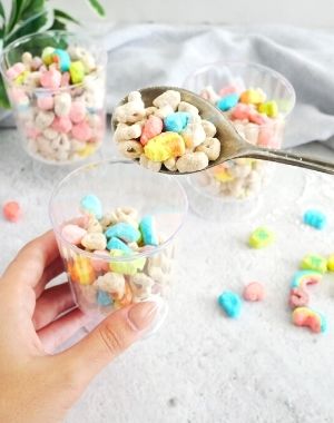 Easy Lucky Charms Pot of Gold Puppy Chow Recipe / My Sweet Zepol